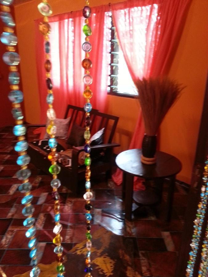 Golden Lilies Hotel Kokrobite Luaran gambar