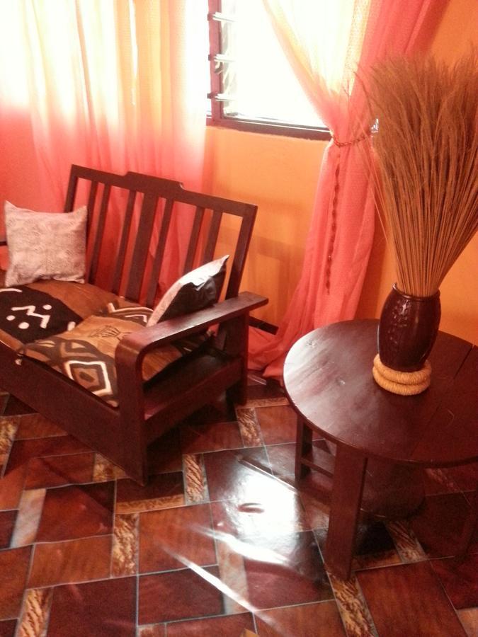 Golden Lilies Hotel Kokrobite Luaran gambar