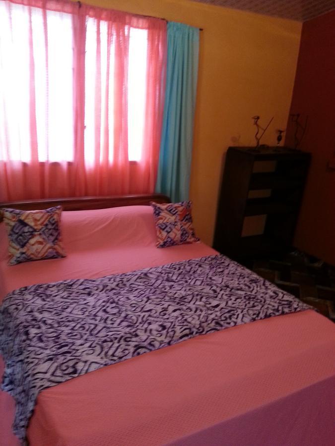 Golden Lilies Hotel Kokrobite Luaran gambar