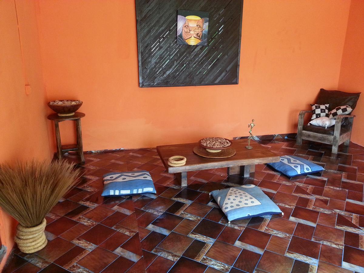 Golden Lilies Hotel Kokrobite Luaran gambar