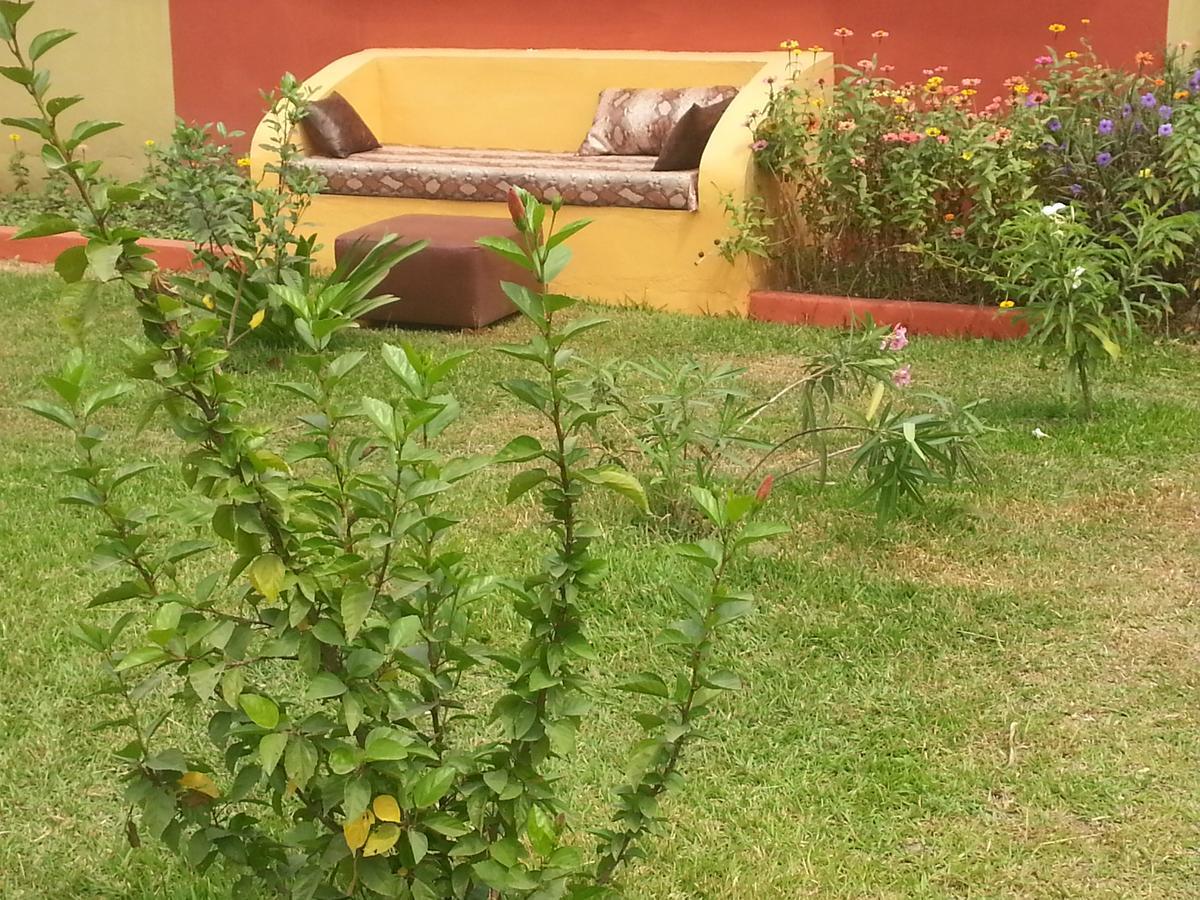 Golden Lilies Hotel Kokrobite Luaran gambar