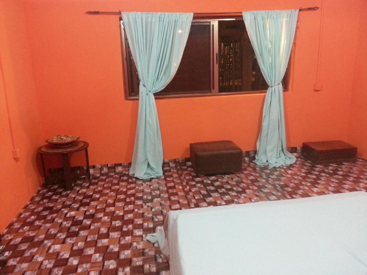 Golden Lilies Hotel Kokrobite Luaran gambar