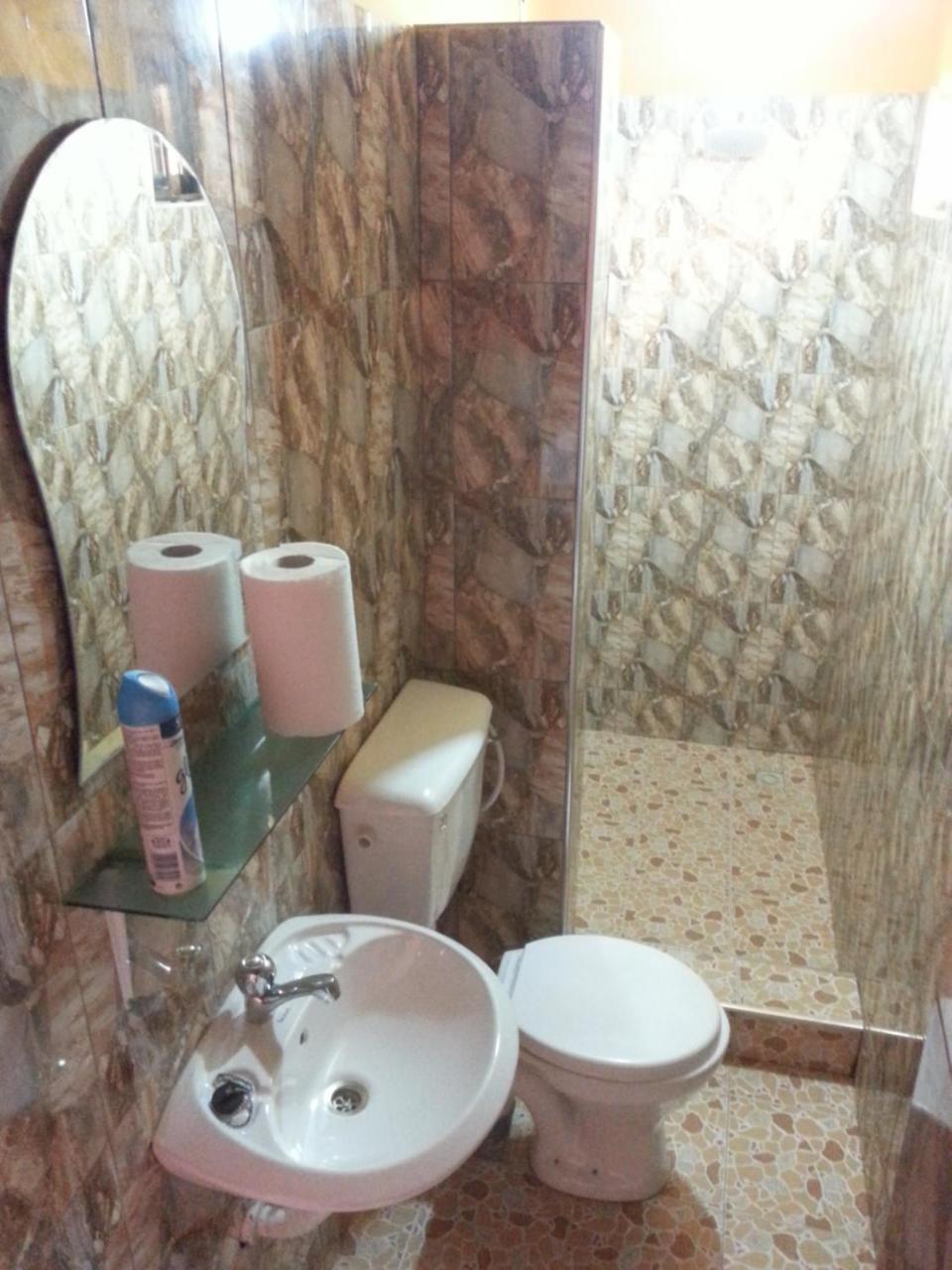 Golden Lilies Hotel Kokrobite Luaran gambar