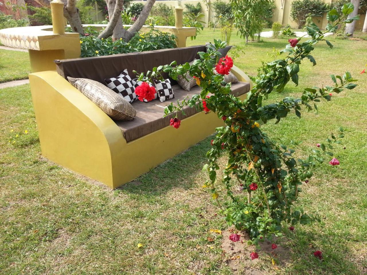 Golden Lilies Hotel Kokrobite Luaran gambar
