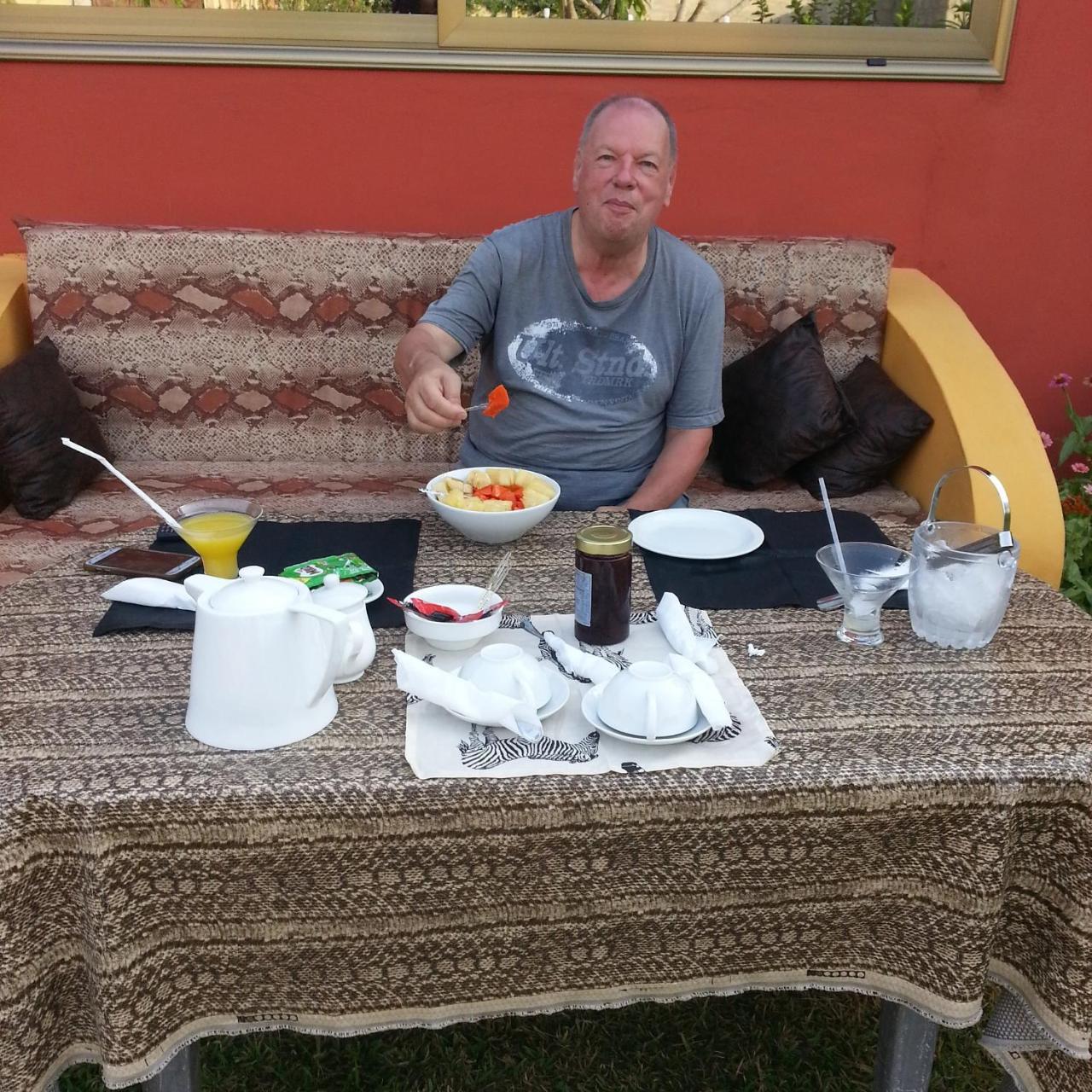 Golden Lilies Hotel Kokrobite Luaran gambar