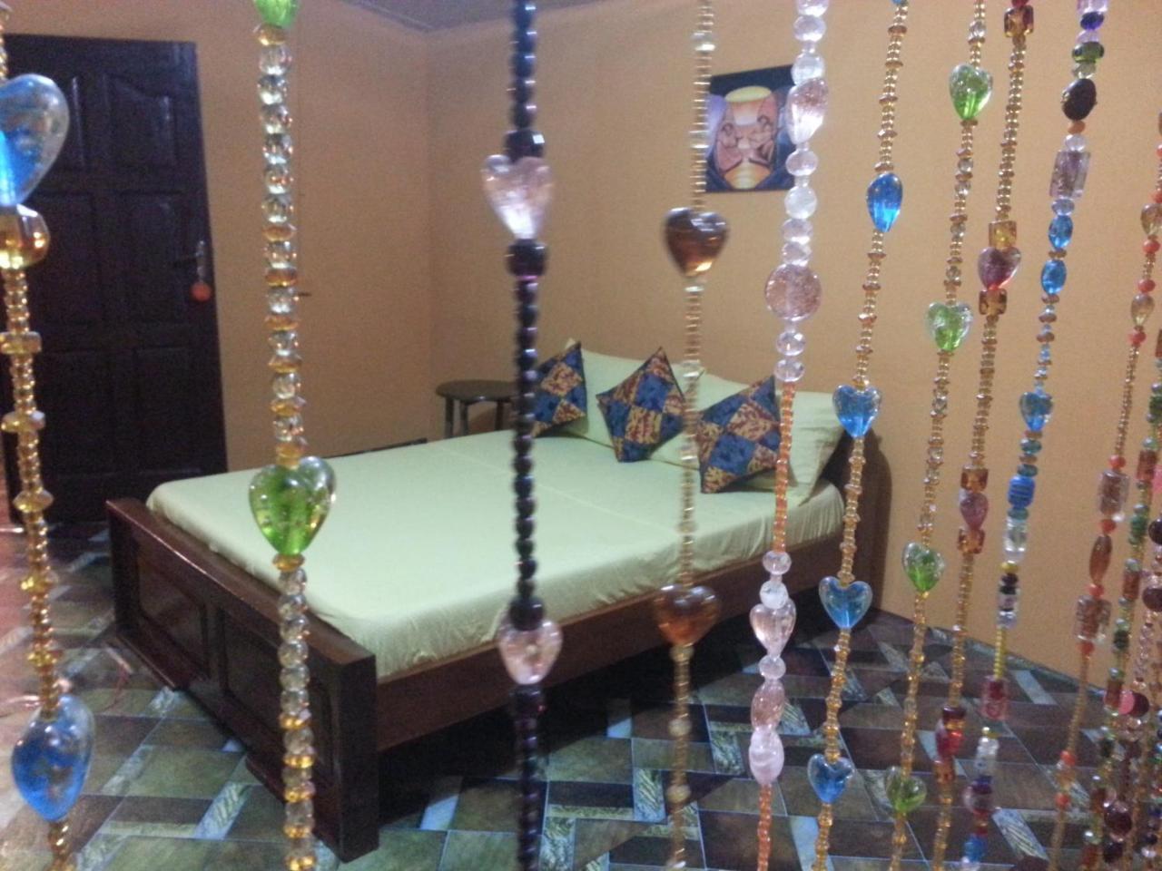 Golden Lilies Hotel Kokrobite Luaran gambar