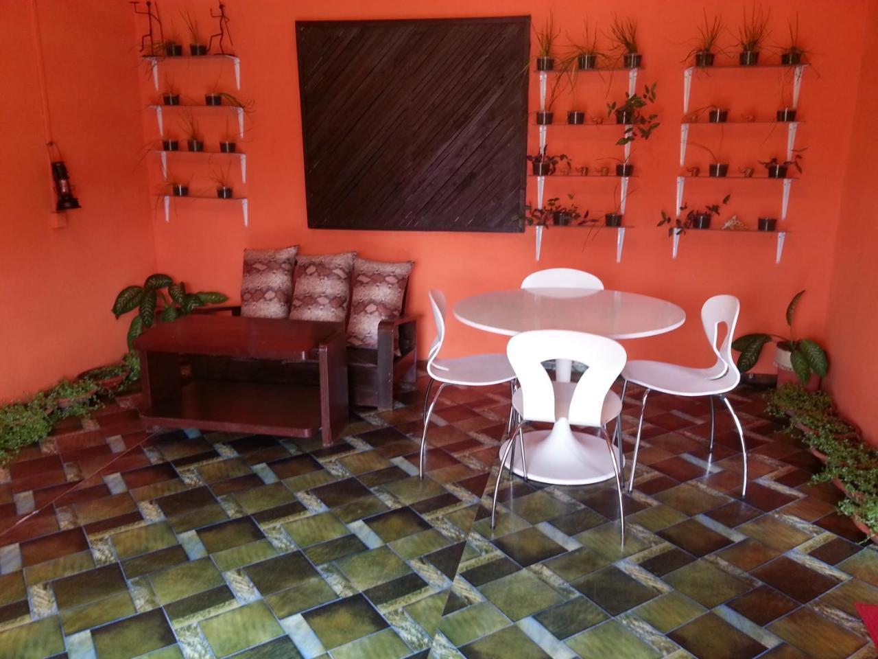 Golden Lilies Hotel Kokrobite Luaran gambar