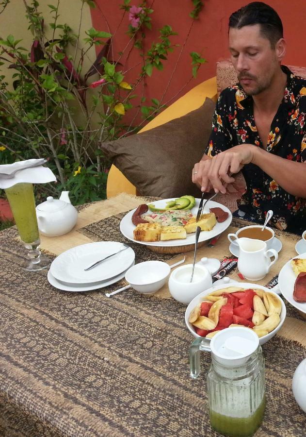 Golden Lilies Hotel Kokrobite Luaran gambar