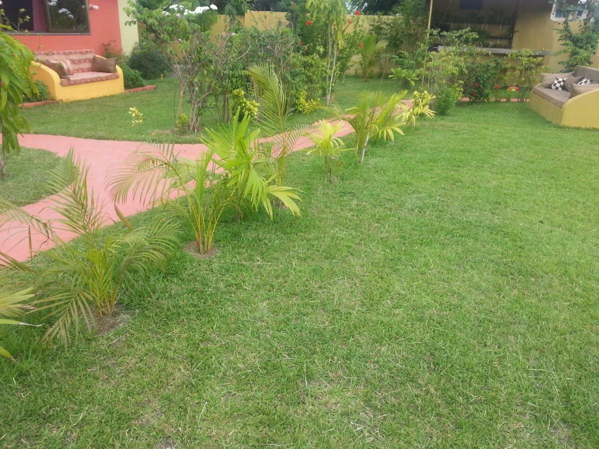 Golden Lilies Hotel Kokrobite Luaran gambar