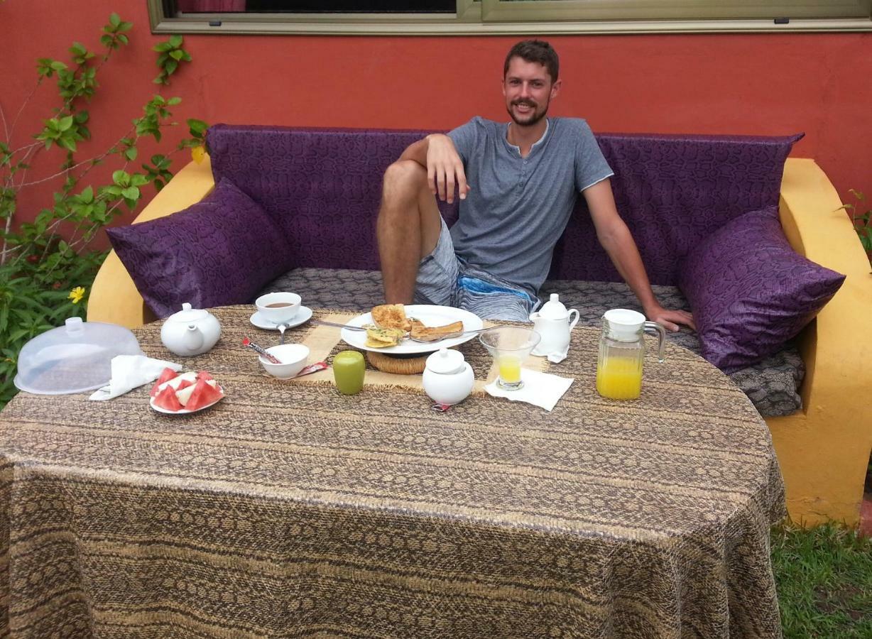 Golden Lilies Hotel Kokrobite Luaran gambar