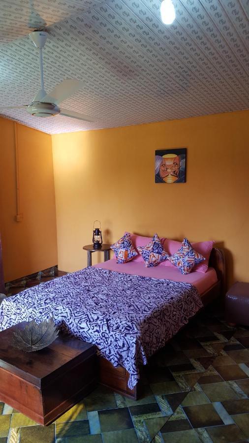 Golden Lilies Hotel Kokrobite Luaran gambar